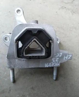 Opel Mokka B Engine mount bracket 9826551380