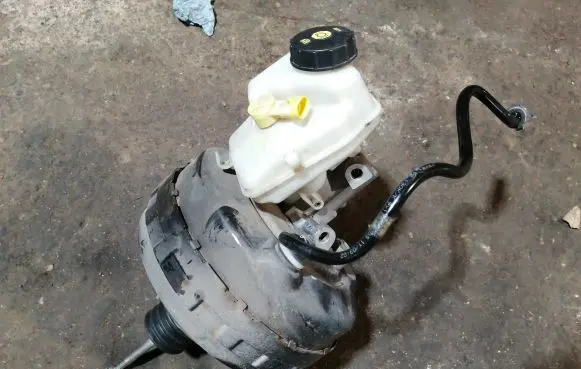 Chevrolet Cruze Brake booster 13338058