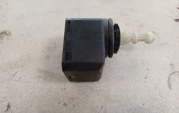 Audi A6 S6 C6 4F Headlight level adjustment motor 00883000