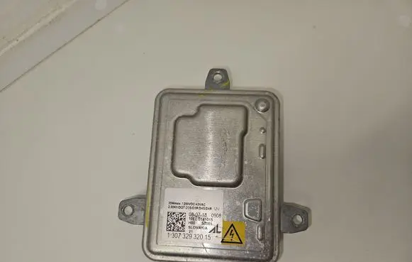 Chrysler Pacifica Headlight ballast module Xenon 130732932015