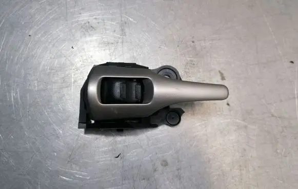 Toyota Auris 150 Front door interior handle 62318A2
