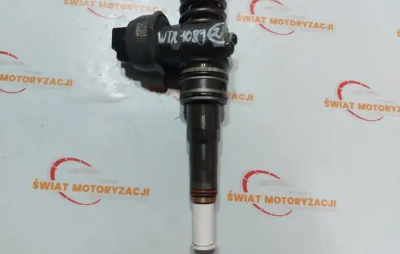 Volkswagen Golf VI Fuel injector 038130073BN