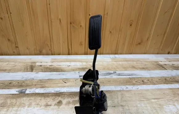 Toyota Avensis T250 Accelerator throttle pedal 7811135030