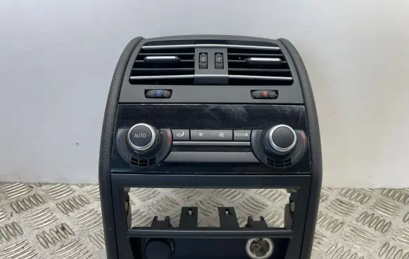 Rear air vent grill