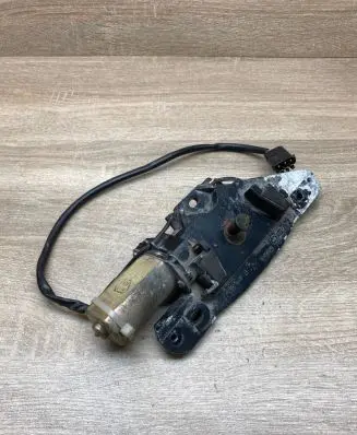 BMW 5 E39 Tailgate/trunk/boot lock/catch/latch 8362371