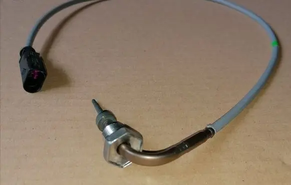 Volkswagen Golf VI Exhaust gas temperature sensor 04L906088CC