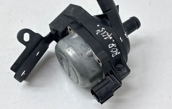 Nissan Rogue Water pump 215806RC0A 0641001570
