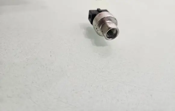 Land Rover Freelander 2 - LR2 Air conditioning (A/C) pressure sensor 30661949