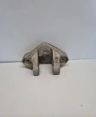 Nissan Qashqai Engine mounting bracket 038172
