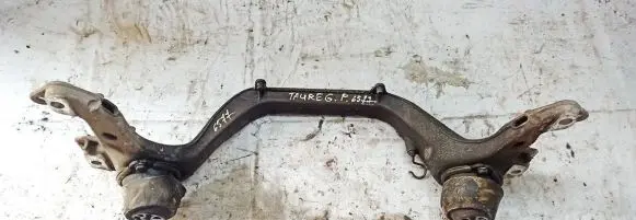 Volkswagen Touareg I Front subframe