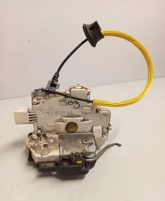 Audi A6 S6 C6 4F Rear door lock 4F0839015