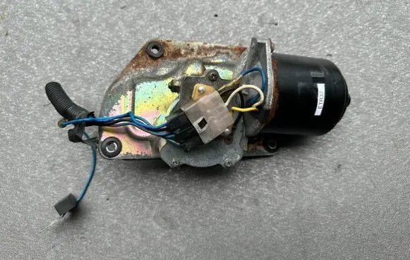 Isuzu Trooper Wiper motor