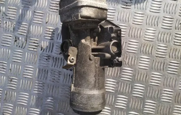 Volkswagen Caddy Oil filter mounting bracket 045115389E