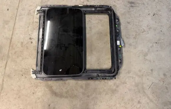 Volkswagen PASSAT B8 USA Sunroof set 561877041B