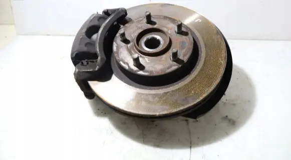 Nissan Juke I F15 Front wheel hub spindle knuckle