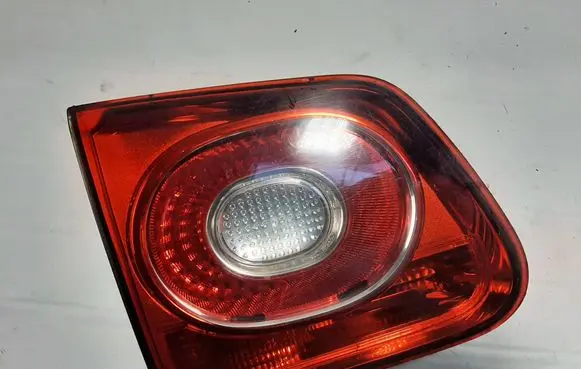 Tailgate rear/tail lights