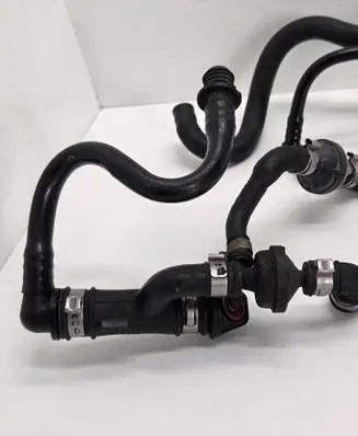 Engine coolant pipe/hose