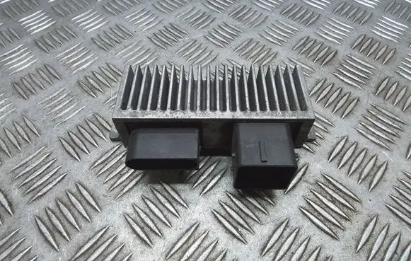 Nissan Qashqai+2 Glow plug pre-heat relay 8200558438