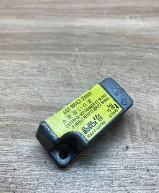 Mitsubishi Carisma Airbag deployment crash/impact sensor MR309224 0285002002