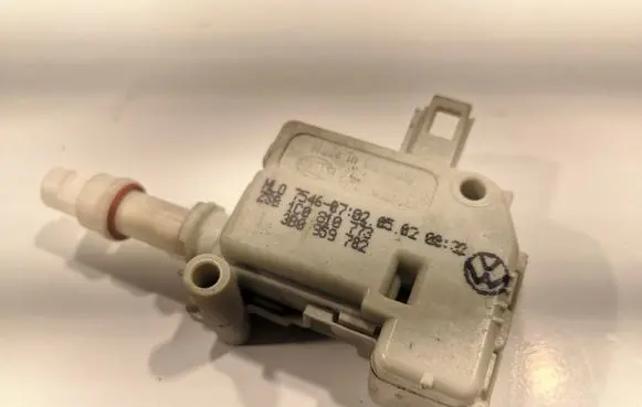 Volkswagen Phaeton Central locking motor 3B0959782