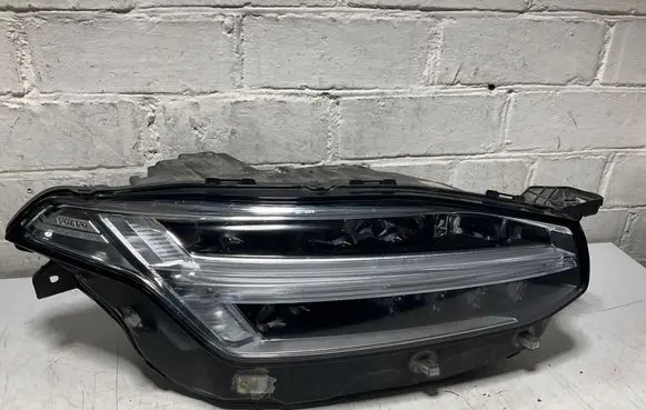 Volvo XC90 Headlight/headlamp 31655808