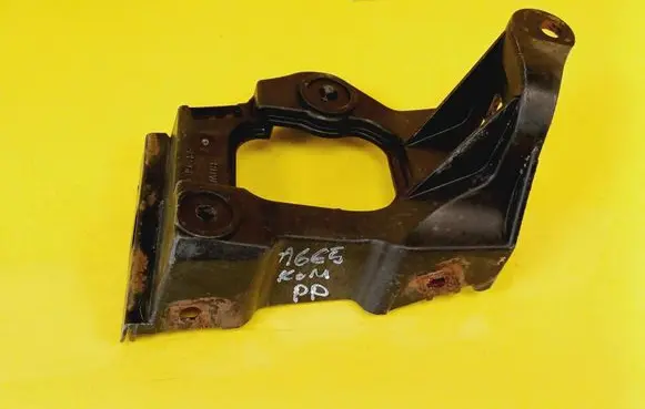 Audi A6 S6 C5 4B Front bumper mounting bracket 4B0853922A