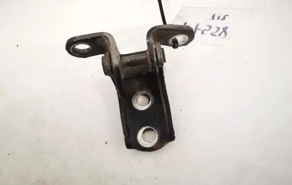 Honda CR-V Rear door lower hinge