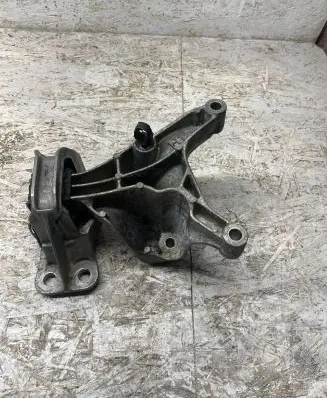 Nissan Juke II F16 Engine mount bracket 112325208R