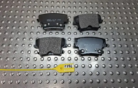 Chrysler 300 - 300C Brake pads (rear) V2012566AB