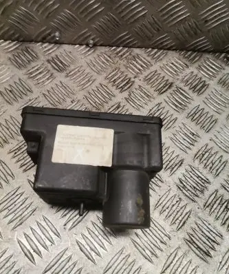 Audi 80 90 S2 B4 Central locking vacuum pump 443862257h