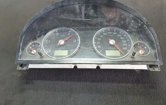 Ford Mondeo Mk III Speedometer (instrument cluster) 3S7F10841 44ZU187