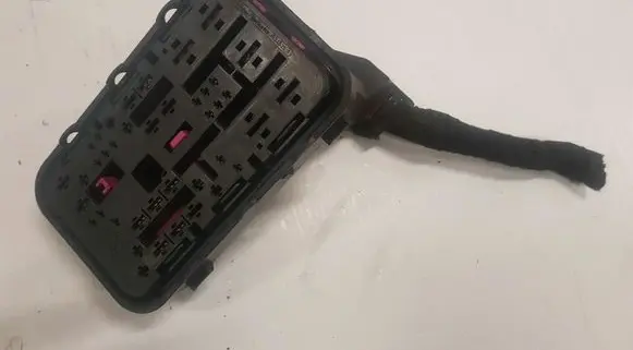 Volkswagen PASSAT B7 Fuse module 1K0937700A