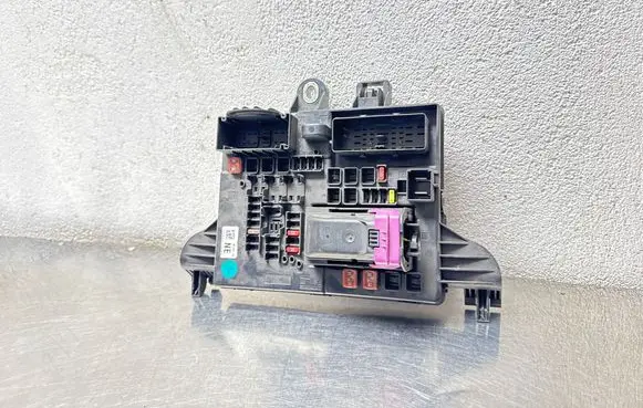 Opel Insignia A Fuse module 1327732102 01134615409
