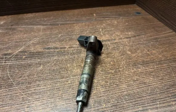 Mercedes-Benz Vito Viano W639 Fuel injector A6420700587 0445115027