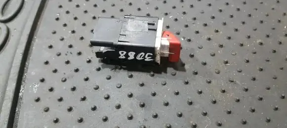 Volkswagen PASSAT B6 Hazard light switch