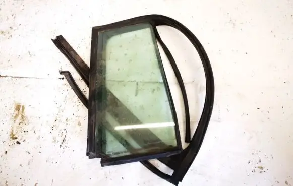 Volkswagen Touran I Rear side window 1t0845212