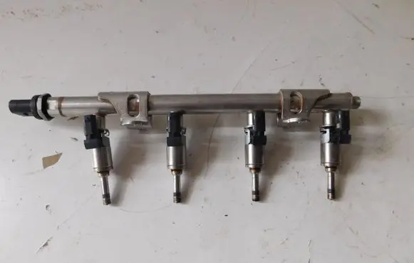 Volkswagen Golf VII Fuel main line pipe 04E133320D