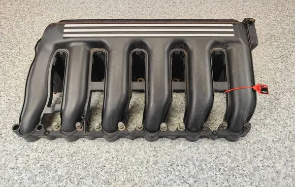 BMW 5 E39 Intake manifold 7785554