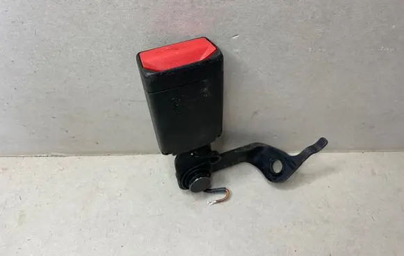 BMW 5 G30 G31 G38 Rear seatbelt buckle 7412781 632223200 E0306202