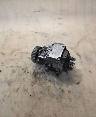 Audi A6 S6 C5 4B Fuel injection high pressure pump 059130106a