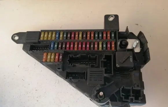 BMW 5 E60 E61 Fuse module 9138830 913883001 518956057
