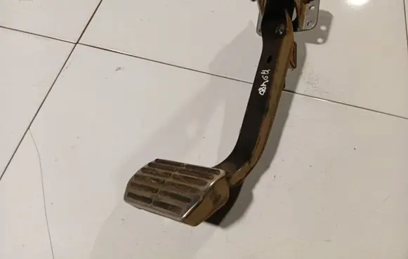 Volkswagen Phaeton Brake pedal 