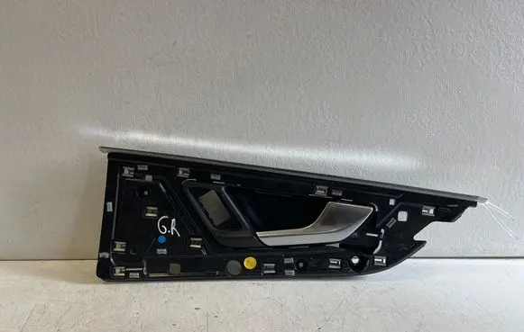 Audi Q7 4M Rear door interior handle trim 4M0839020D