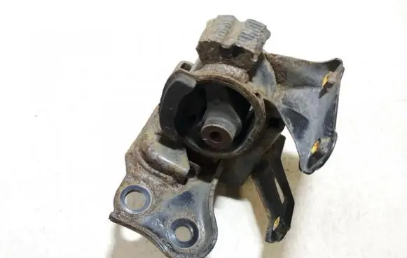 Toyota Auris 150 Engine mount bracket