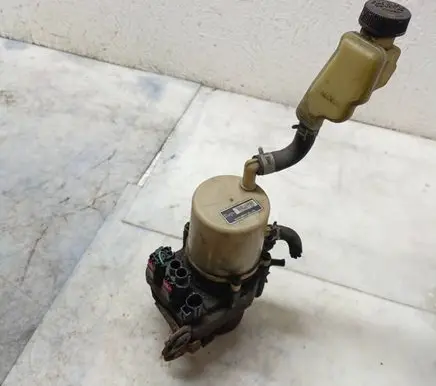 Mazda 3 I Power steering pump 03T50082 99509708 052161138