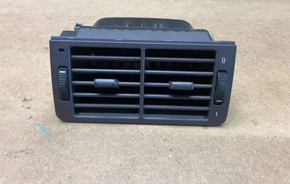 BMW 7 E38 Dash center air vent grill 8390117 64228390117 64228390290