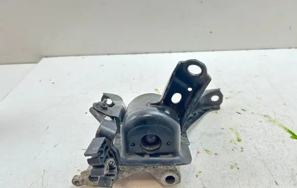 Toyota C-HR I Engine mount bracket