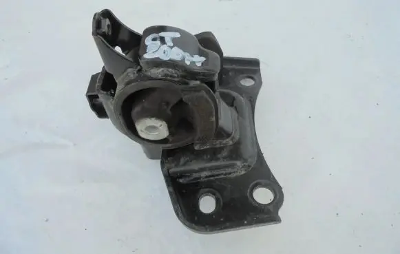 Lexus CT 200H Engine mount bracket