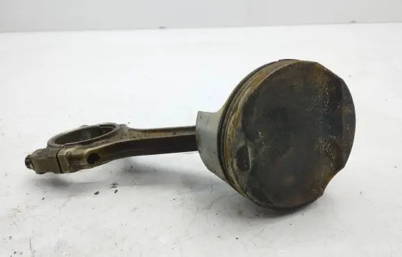 Maserati Quattroporte Piston with connecting rod