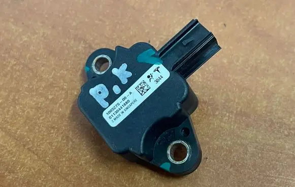 Tesla Model S Airbag deployment crash/impact sensor 100527500A 01130441880